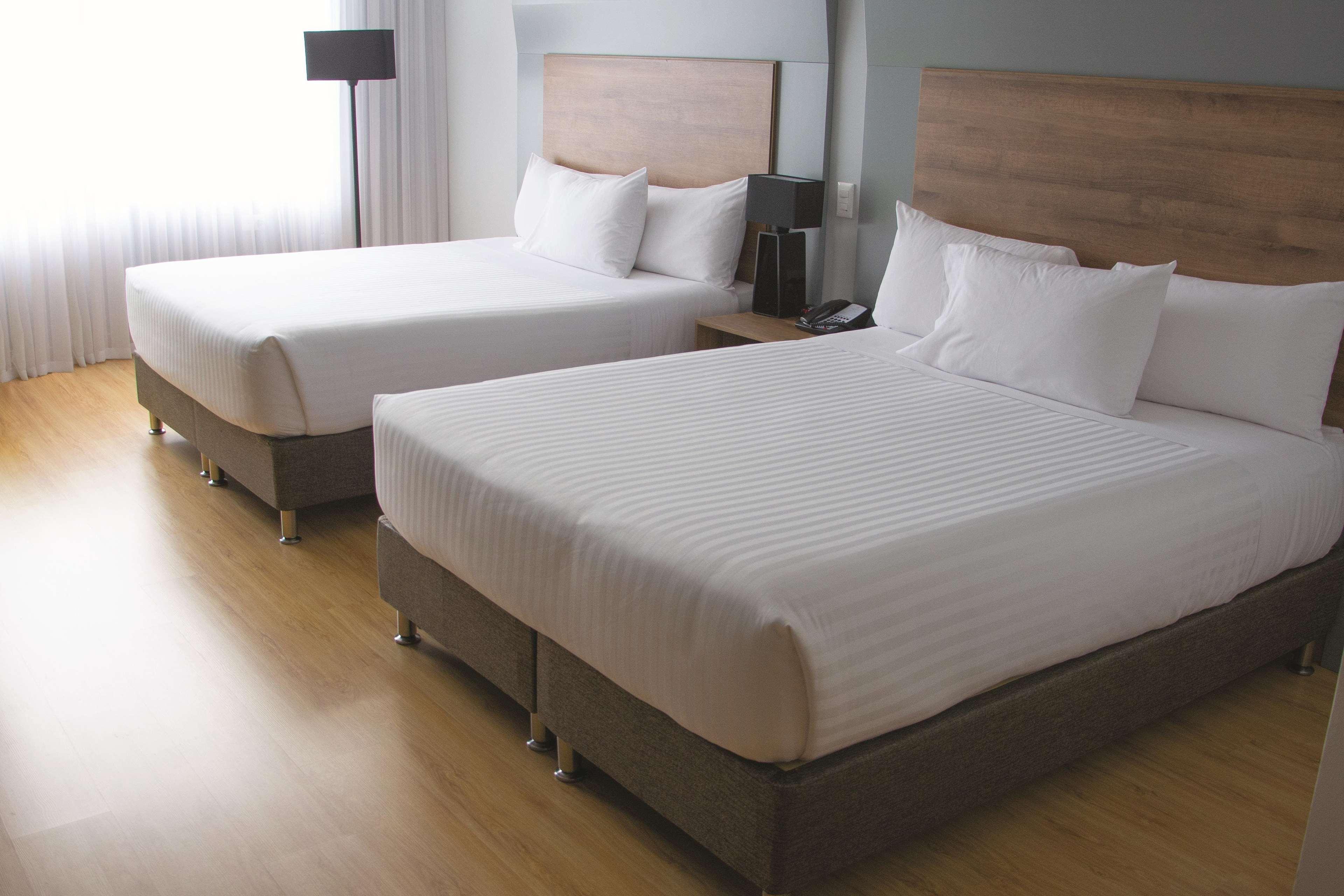 La Quinta By Wyndham Medellin Hotell Eksteriør bilde