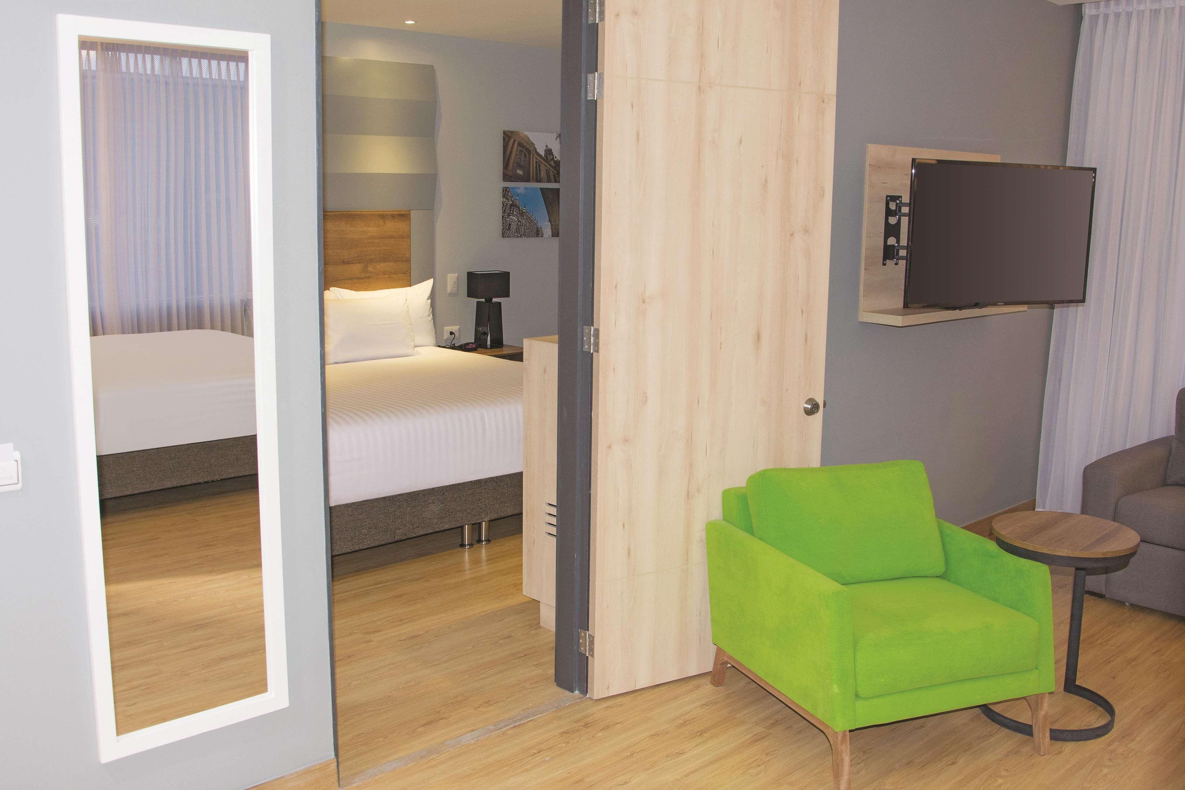 La Quinta By Wyndham Medellin Hotell Eksteriør bilde