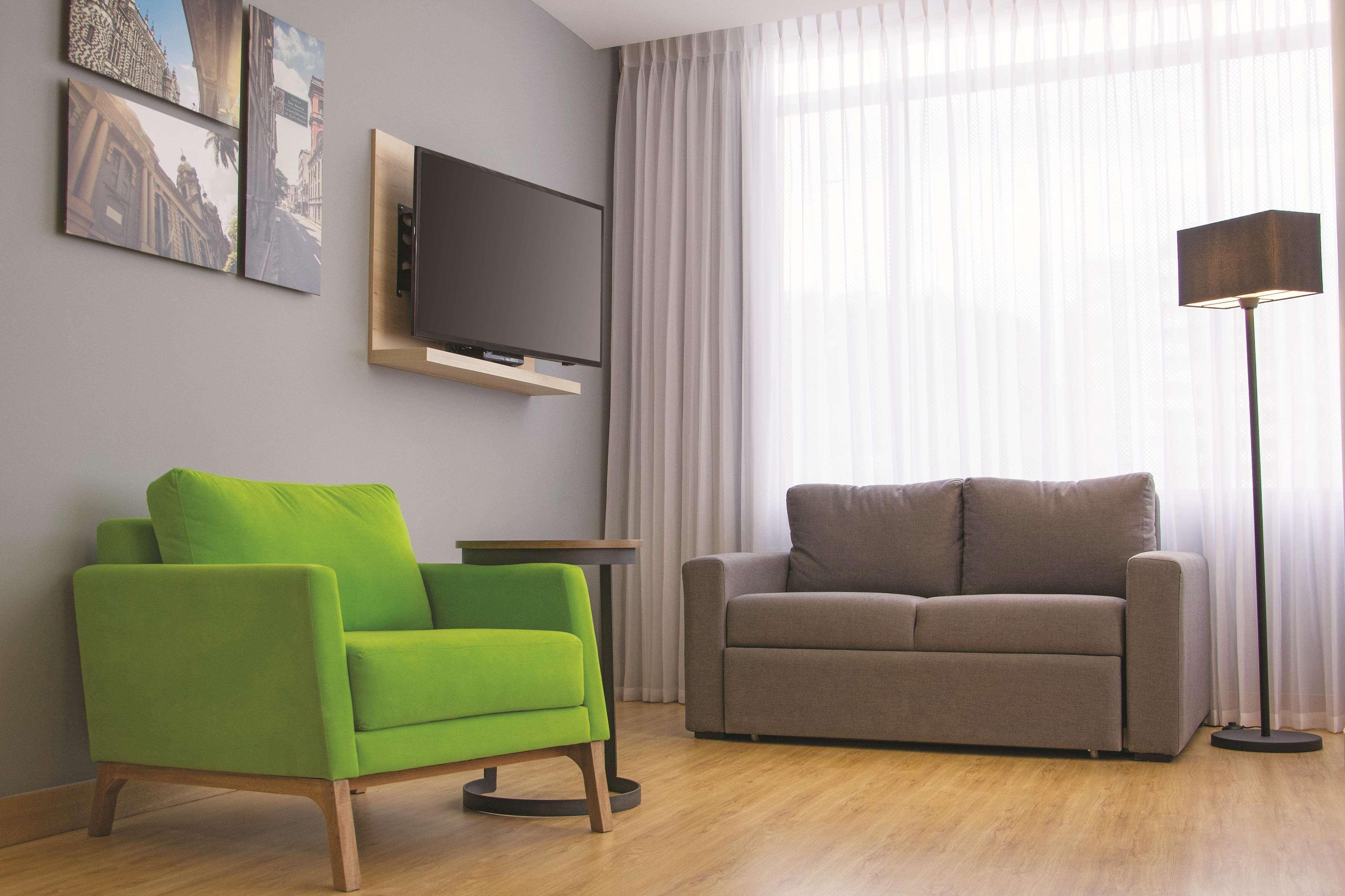 La Quinta By Wyndham Medellin Hotell Eksteriør bilde