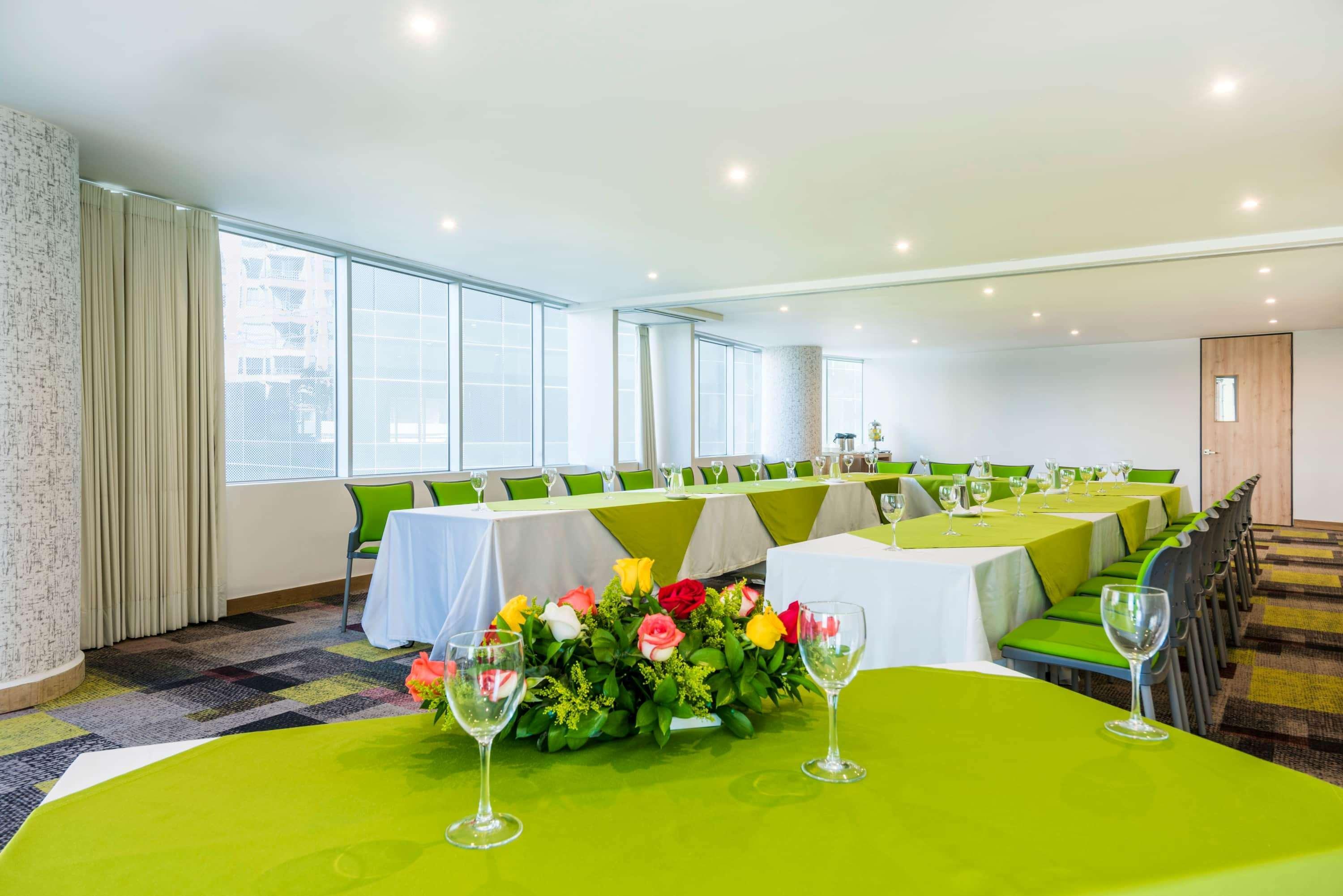 La Quinta By Wyndham Medellin Hotell Eksteriør bilde