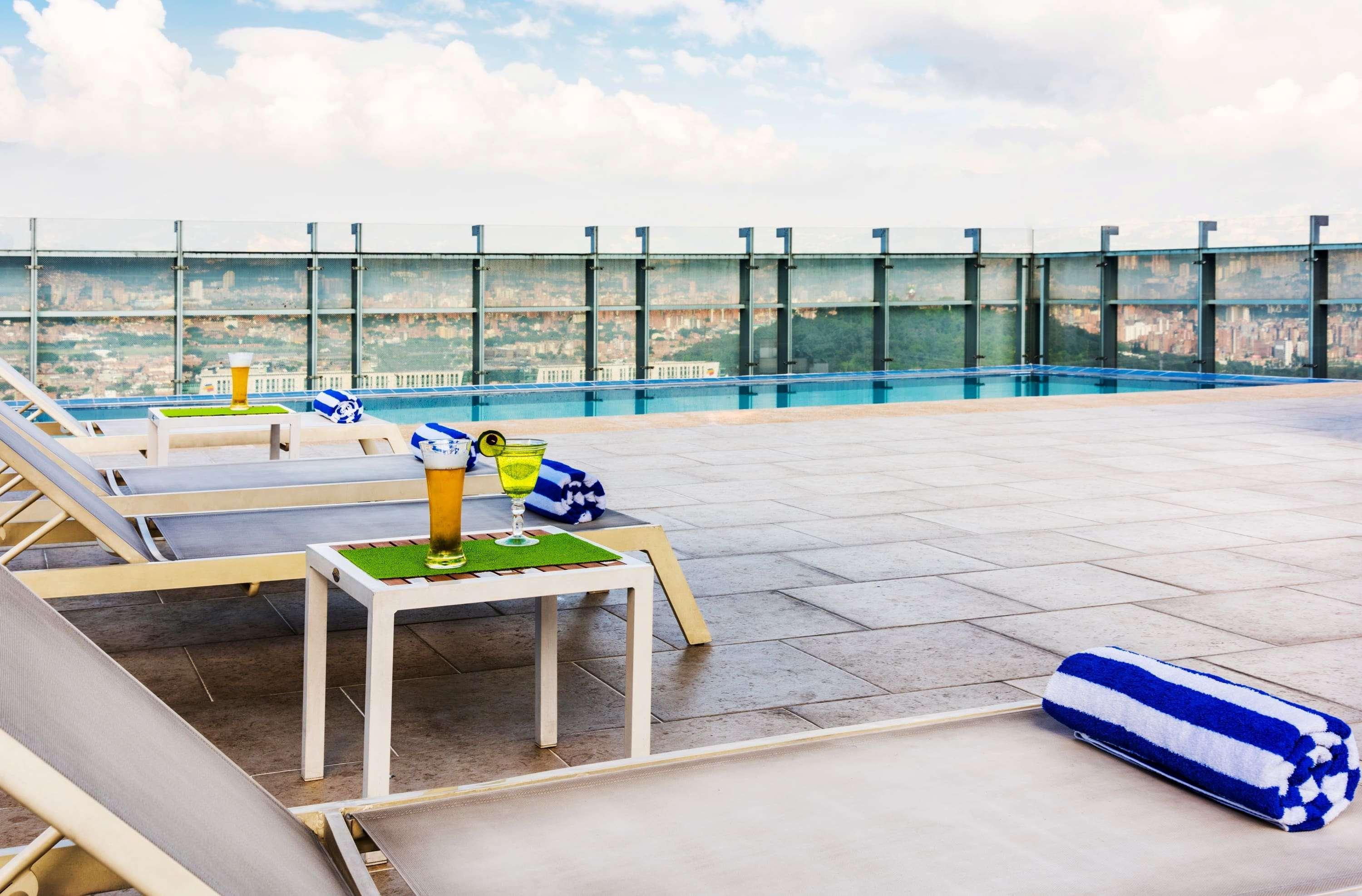 La Quinta By Wyndham Medellin Hotell Eksteriør bilde