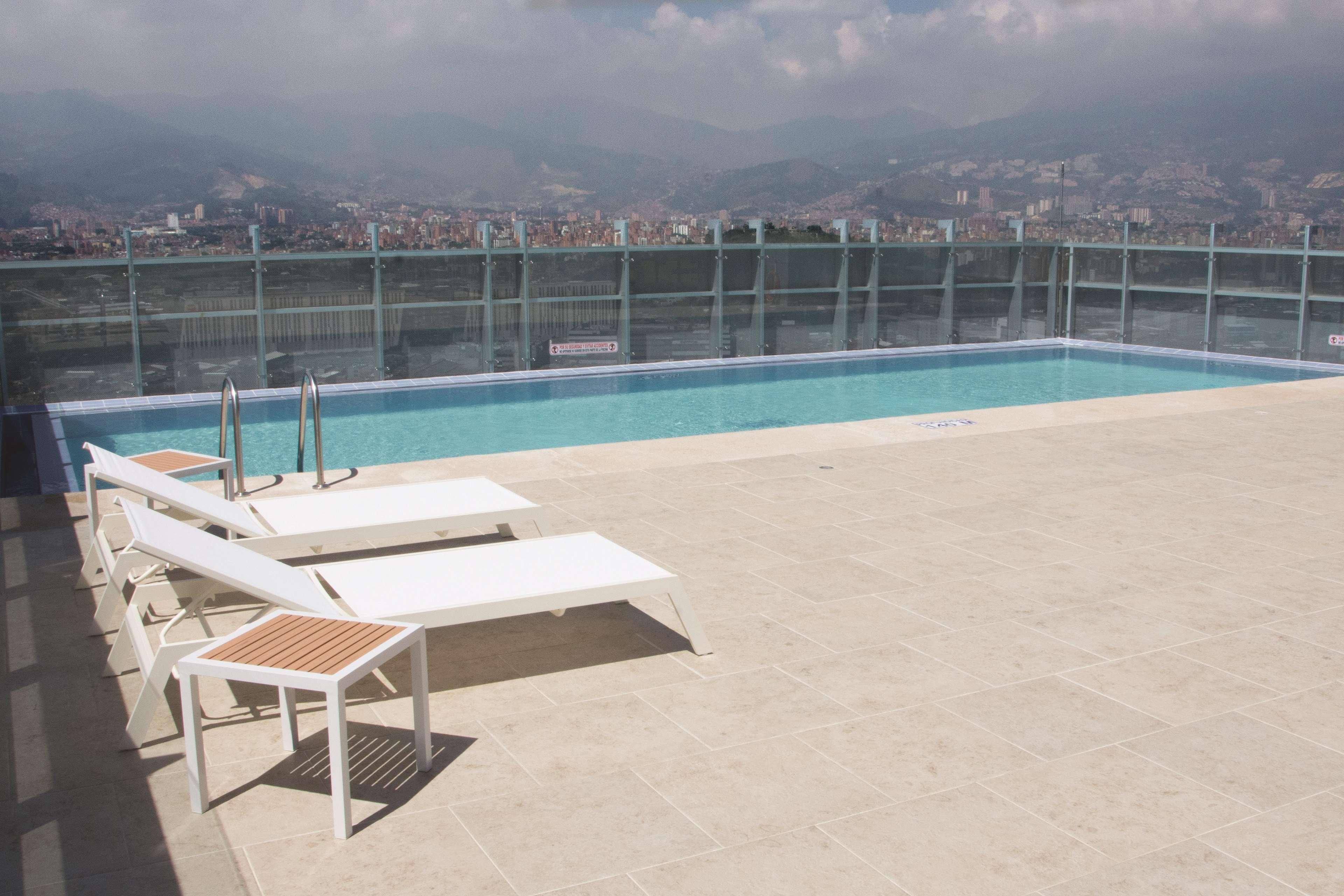 La Quinta By Wyndham Medellin Hotell Eksteriør bilde