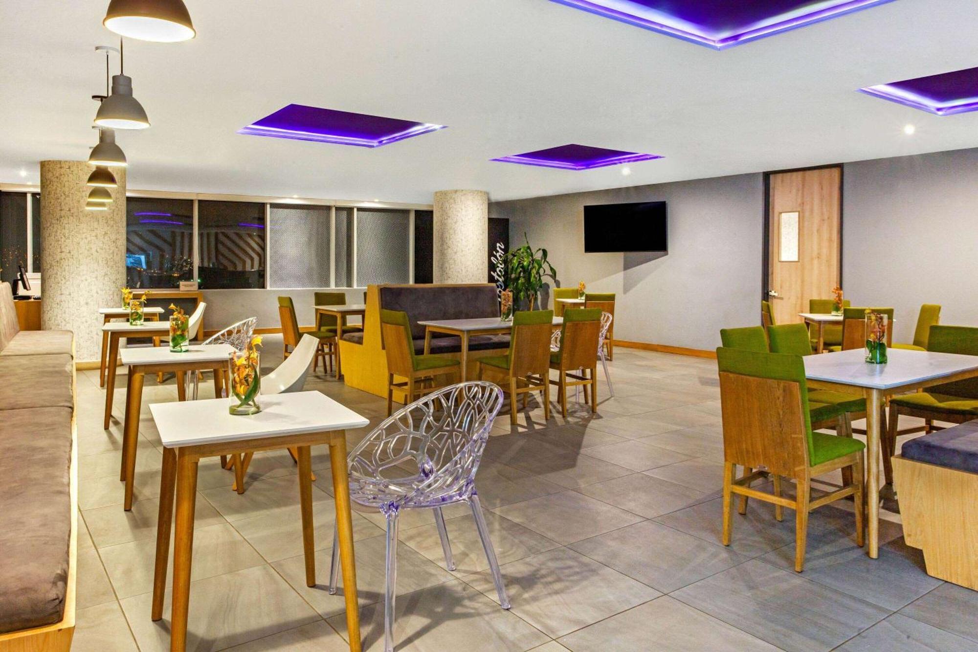 La Quinta By Wyndham Medellin Hotell Eksteriør bilde