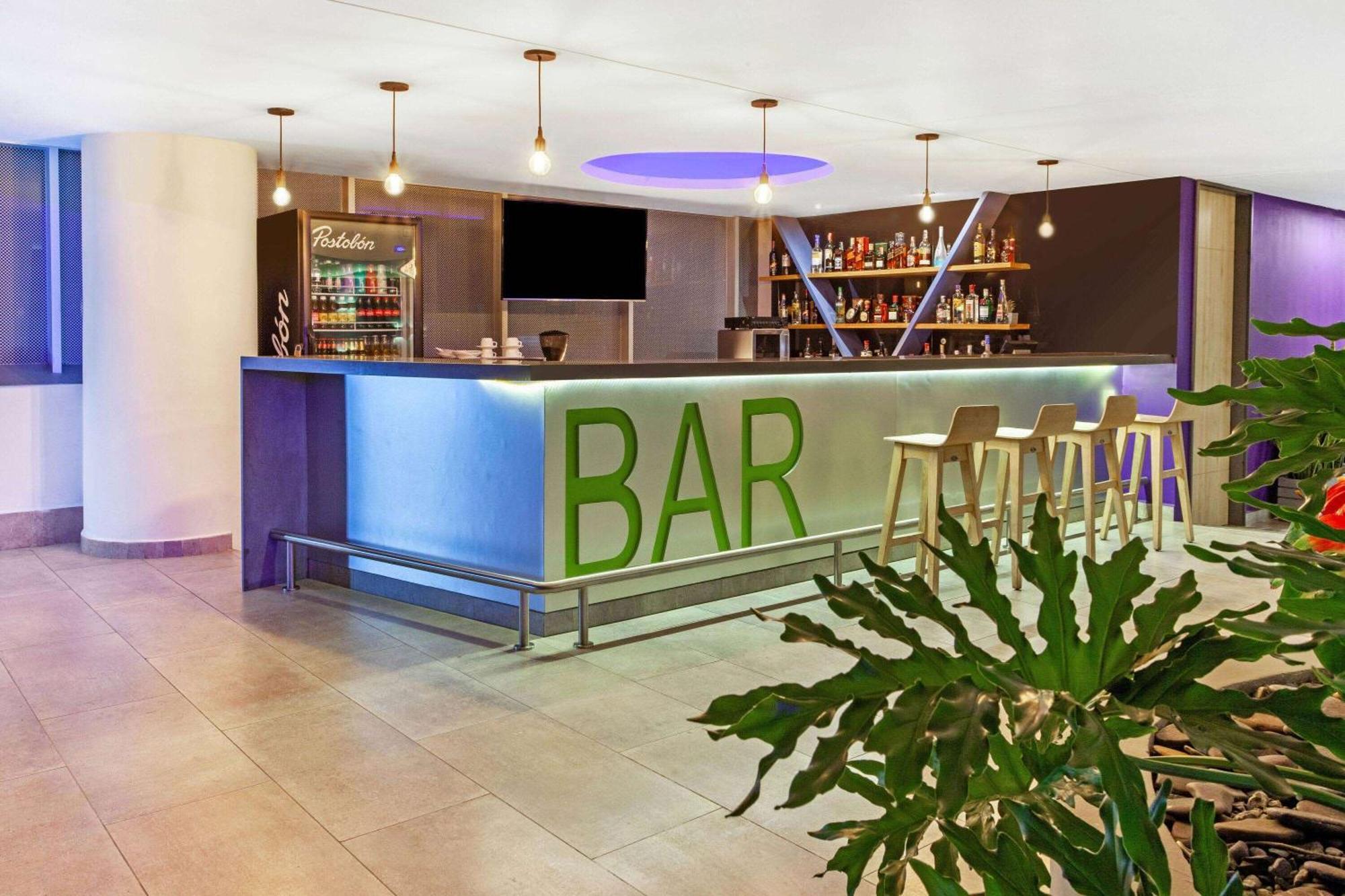 La Quinta By Wyndham Medellin Hotell Eksteriør bilde