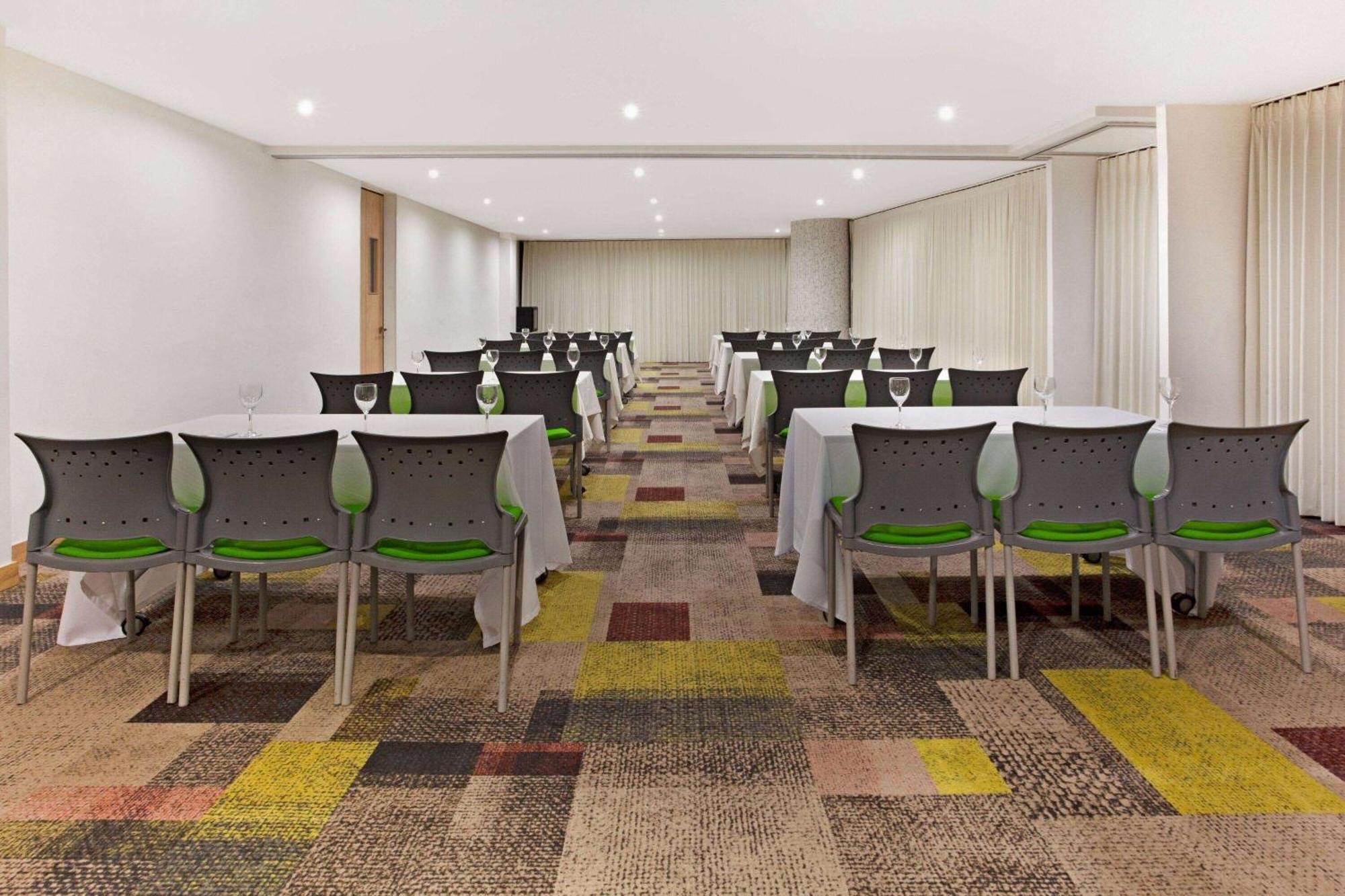 La Quinta By Wyndham Medellin Hotell Eksteriør bilde