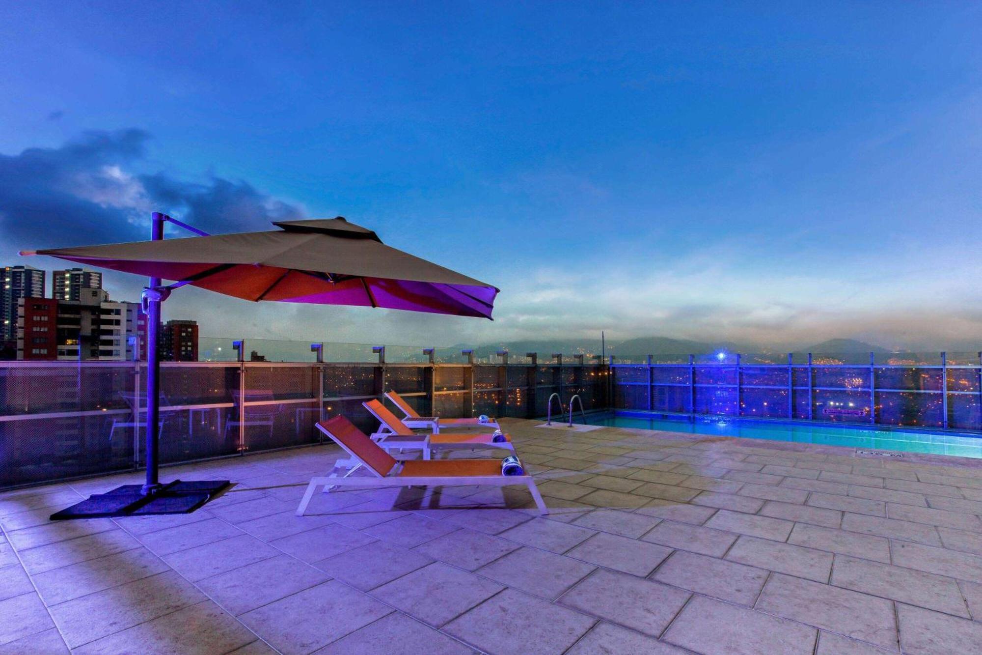 La Quinta By Wyndham Medellin Hotell Eksteriør bilde