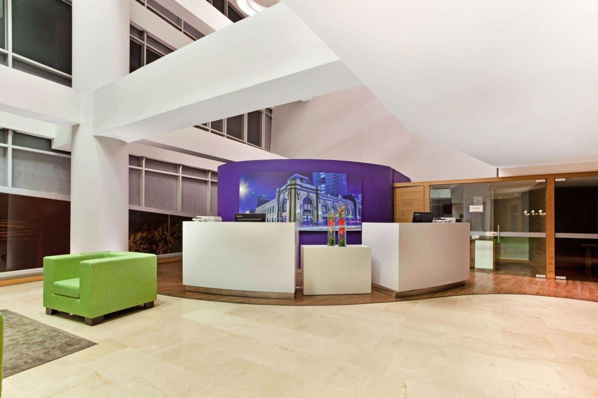 La Quinta By Wyndham Medellin Hotell Eksteriør bilde