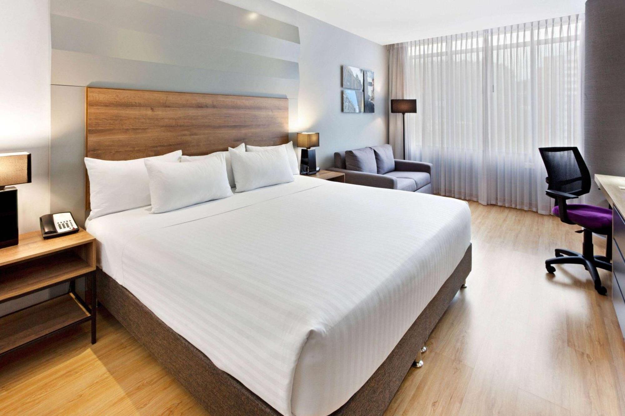 La Quinta By Wyndham Medellin Hotell Eksteriør bilde
