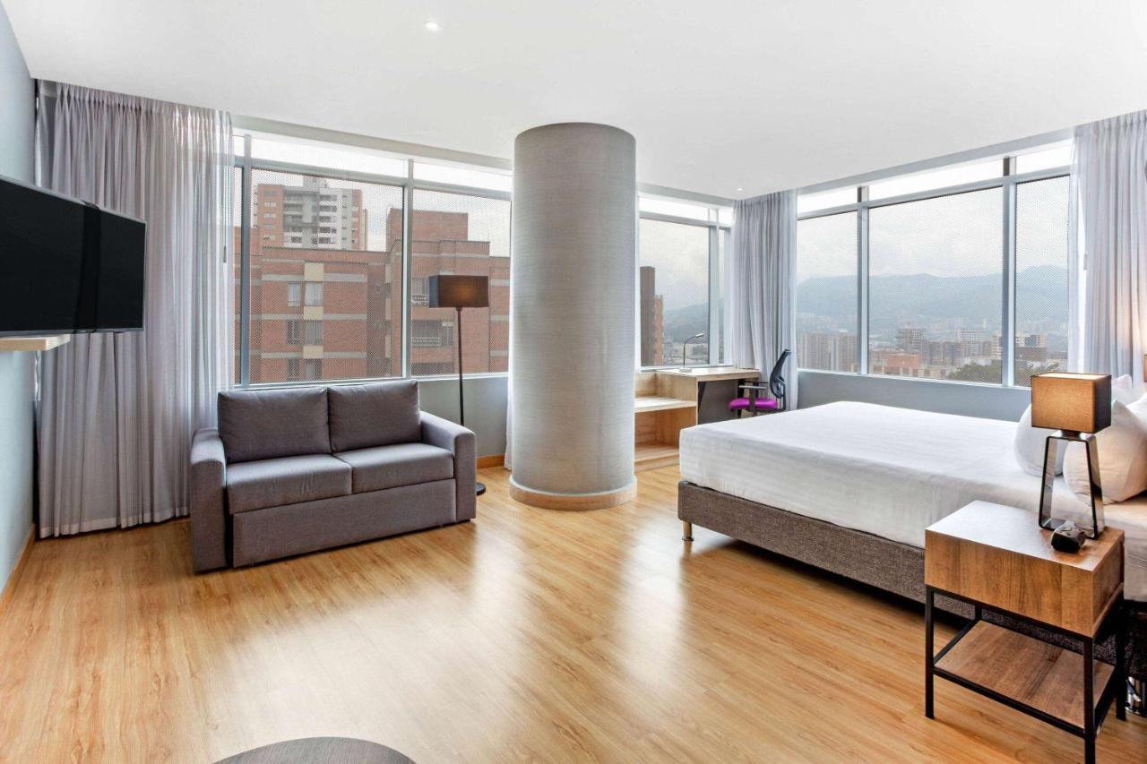 La Quinta By Wyndham Medellin Hotell Eksteriør bilde