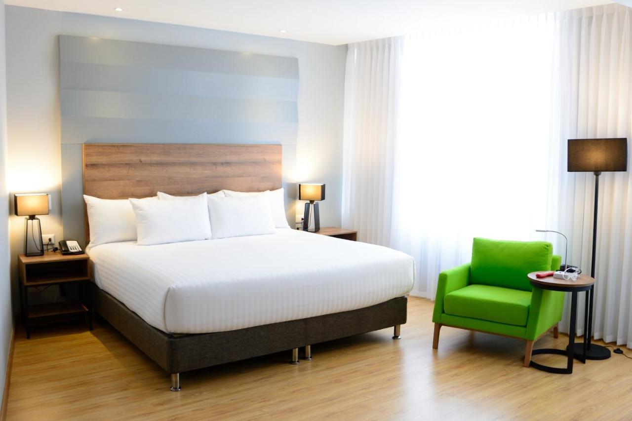 La Quinta By Wyndham Medellin Hotell Eksteriør bilde